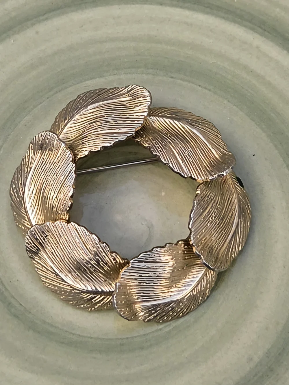 BUYER'S CHOICE VINTAGE BROOCH